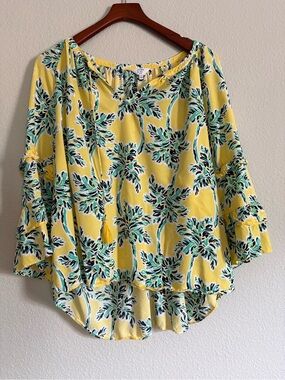 crown & ivy Yellow Tropical Palm Print Blouse
